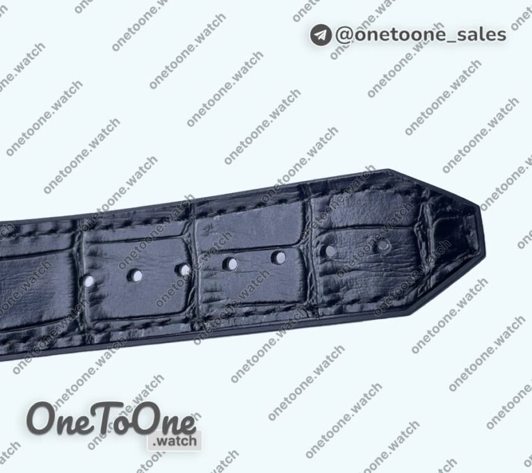 Реплика часов Hublot Classic Fusion 42mm Real Black Ceramic Top-tier Копия один в один Black Dial on Black Gummy Strap G