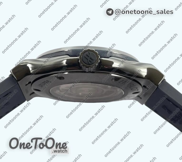 Реплика часов Hublot Classic Fusion 42mm Real Black Ceramic Top-tier Копия один в один Blue Dial on Blue Gummy Strap G SW300