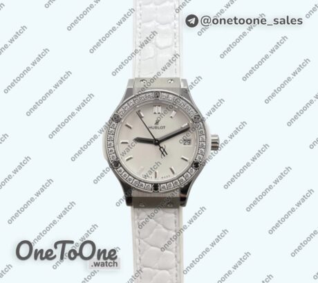 Реплика часов Hublot Classic Fusion 33mm Stainless steel Top-tier Копия один в один White Dial Diamonds Bezel On White Gummy Strap Swiss