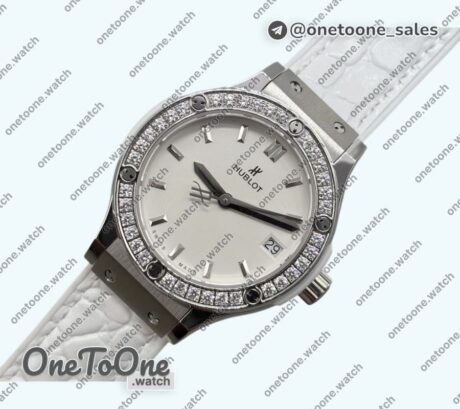 Реплика часов Hublot Classic Fusion 33mm Stainless steel Top-tier Копия один в один White Dial Diamonds Bezel On White Gummy Strap Swiss