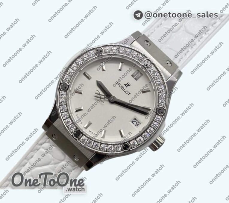 Реплика часов Hublot Classic Fusion 33mm Stainless steel Top-tier Копия один в один White Dial Diamonds Bezel On White Gummy Strap Swiss