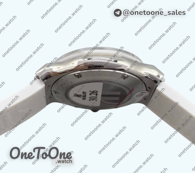 Реплика часов Hublot Classic Fusion 33mm Stainless steel Top-tier Копия один в один White Dial Diamonds Bezel On White Gummy Strap Swiss