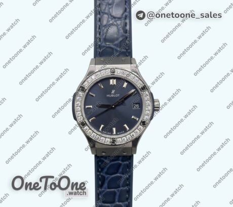 Реплика часов Hublot Classic Fusion 33mm Stainless steel Top-tier Копия один в один Blue Dial Diamonds Bezel On Gummy Strap Swiss