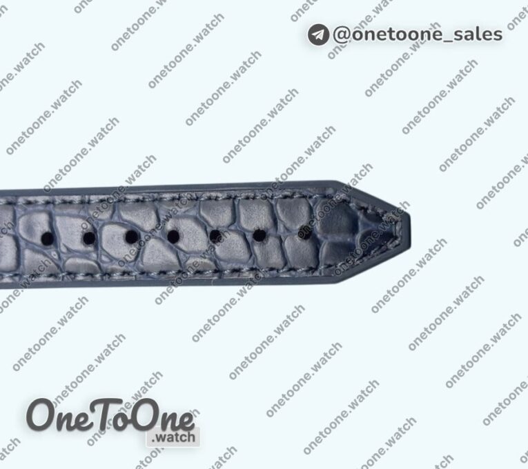 Реплика часов Hublot Classic Fusion 33mm Stainless steel Top-tier Копия один в один Blue Dial Diamonds Bezel On Gummy Strap Swiss