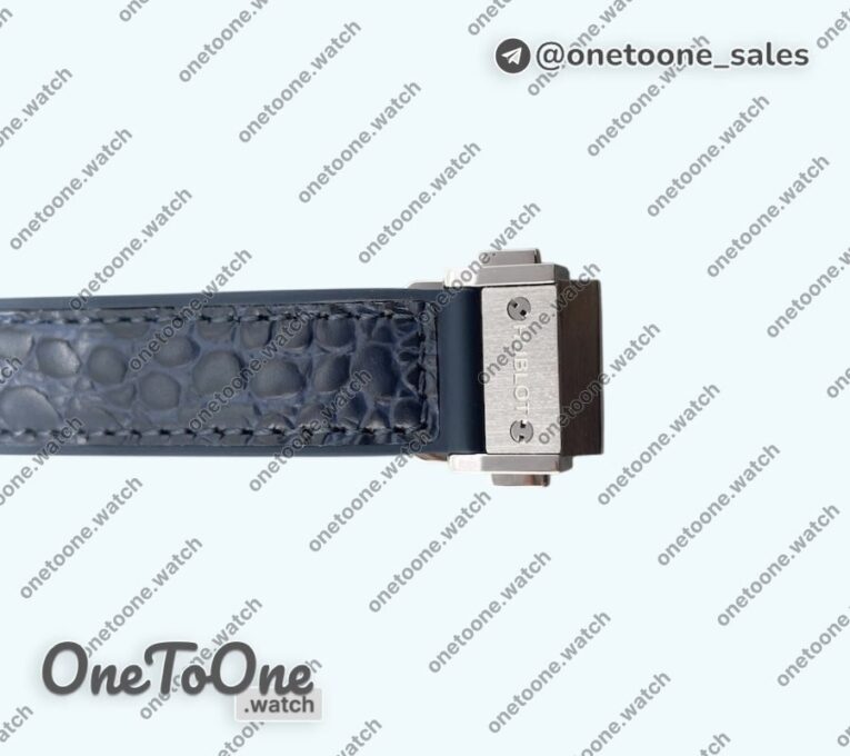 Реплика часов Hublot Classic Fusion 33mm Stainless steel Top-tier Копия один в один Blue Dial Diamonds Bezel On Gummy Strap Swiss