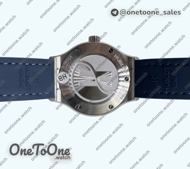 Реплика часов Hublot Classic Fusion 33mm Stainless steel Top-tier Копия один в один Blue Dial Diamonds Bezel On Gummy Strap Swiss