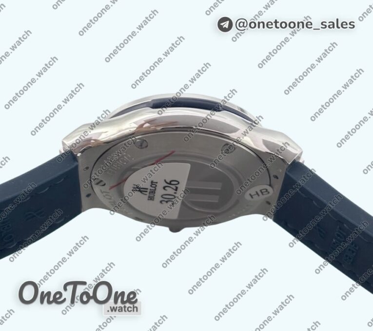 Реплика часов Hublot Classic Fusion 33mm Stainless steel Top-tier Копия один в один Blue Dial Diamonds Bezel On Gummy Strap Swiss