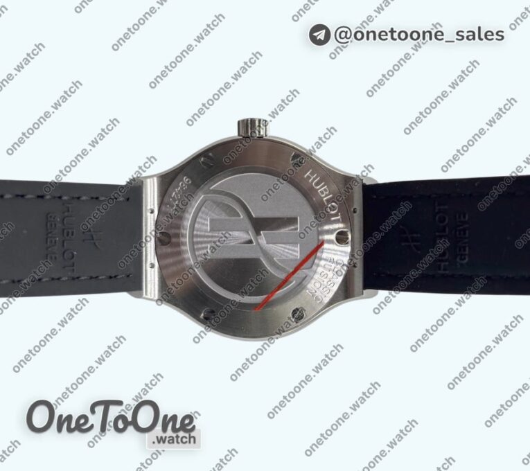 Реплика часов Hublot Classic Fusion 33mm Stainless steel Top-tier Копия один в один Black Dial Diamonds Bezel Gummy Strap Swiss