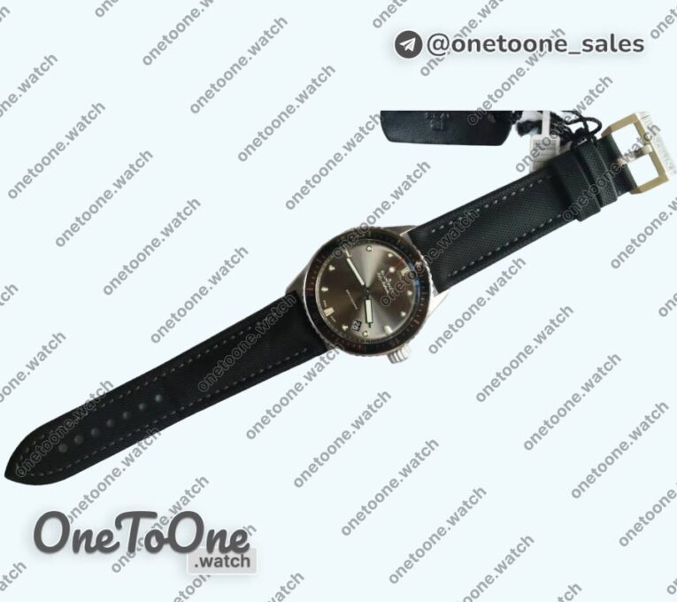 Реплика часов Blancpain Fifty Fathoms Bathyscaphe 43mm Stainless steel Top-tier Копия один в один Gray Dial Sail-canvas Strap