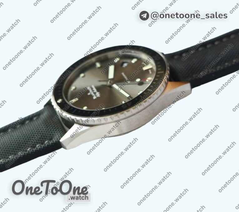 Реплика часов Blancpain Fifty Fathoms Bathyscaphe 43mm Stainless steel Top-tier Копия один в один Gray Dial Sail-canvas Strap