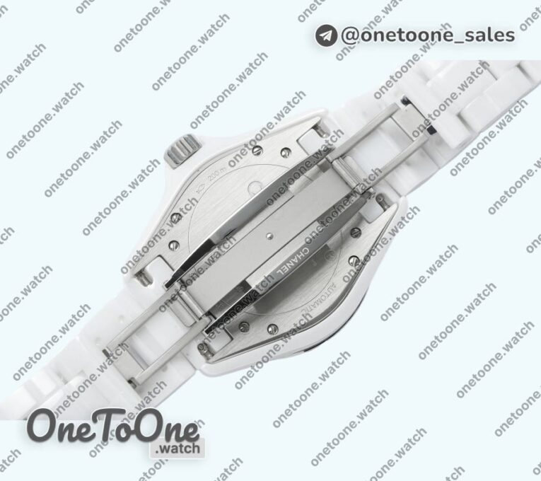 Реплика часов Chanel J12 38mm Ceramic White Dial Diamonds Marker Bracelet