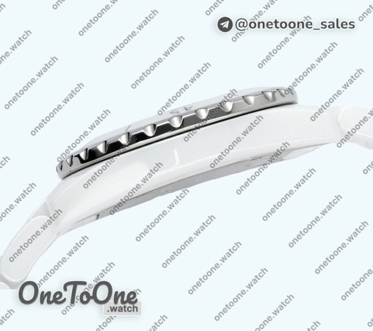 Реплика часов Chanel J12 38mm Ceramic White Dial Diamonds Marker Bracelet